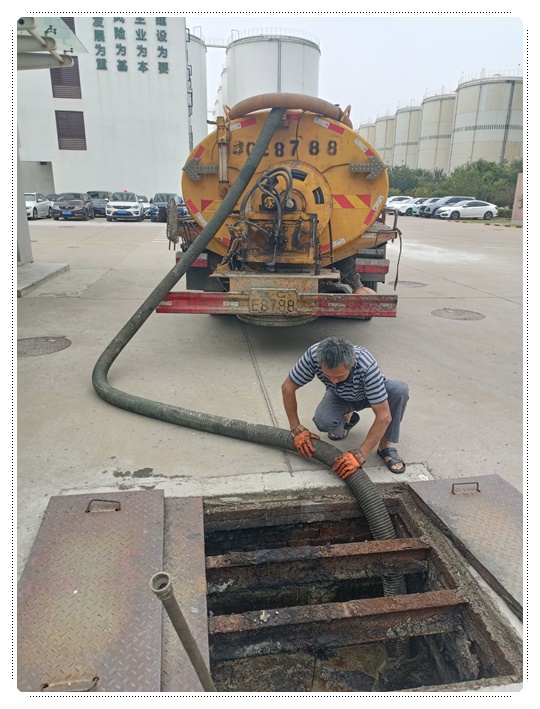 吉木萨尔隔油池清掏