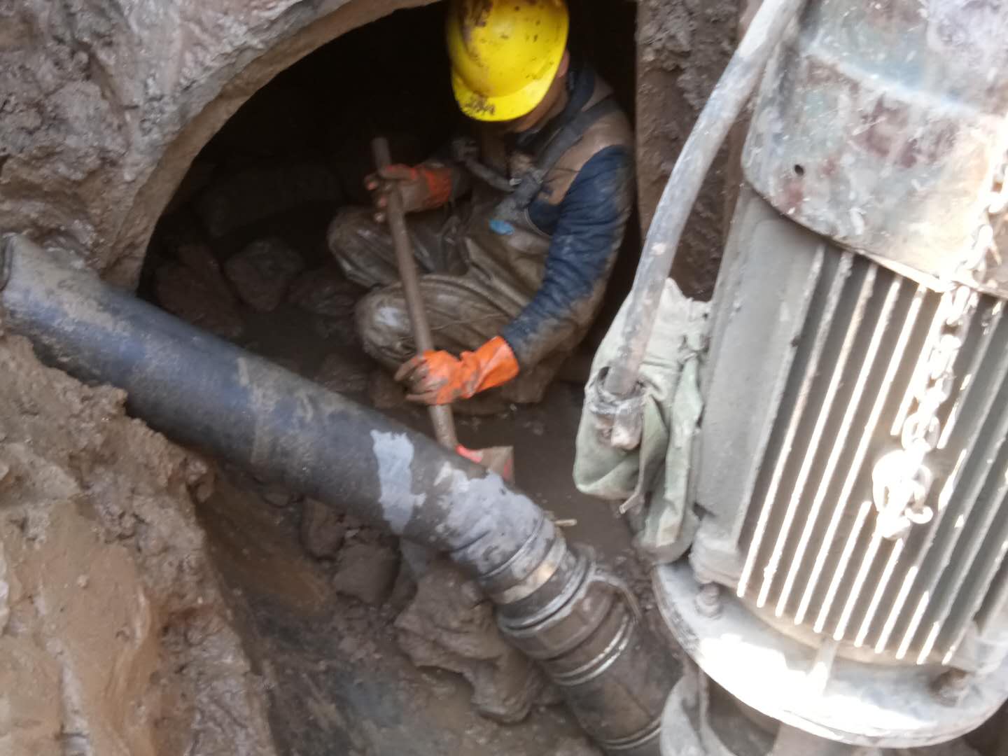 吉木萨尔管道清淤