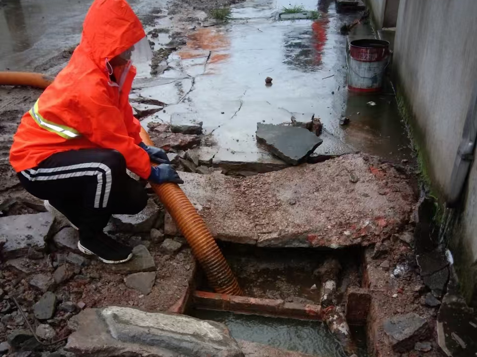 吉木萨尔专业清理污水池 炜誉市政以规范流程守护城市 “肠道”